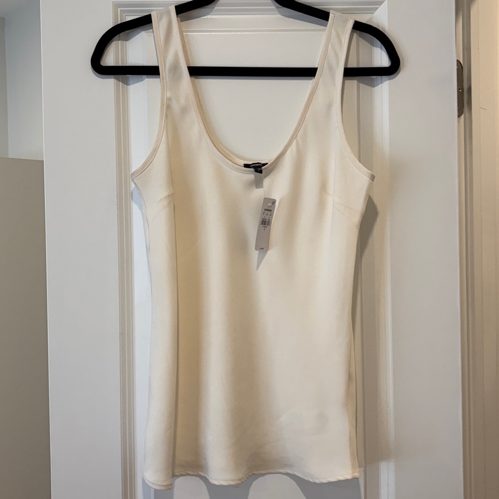 Express Scoop Neck Tank - Picture 3 of 6